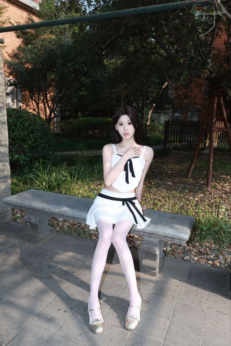 上海白皙模特少女风格展示