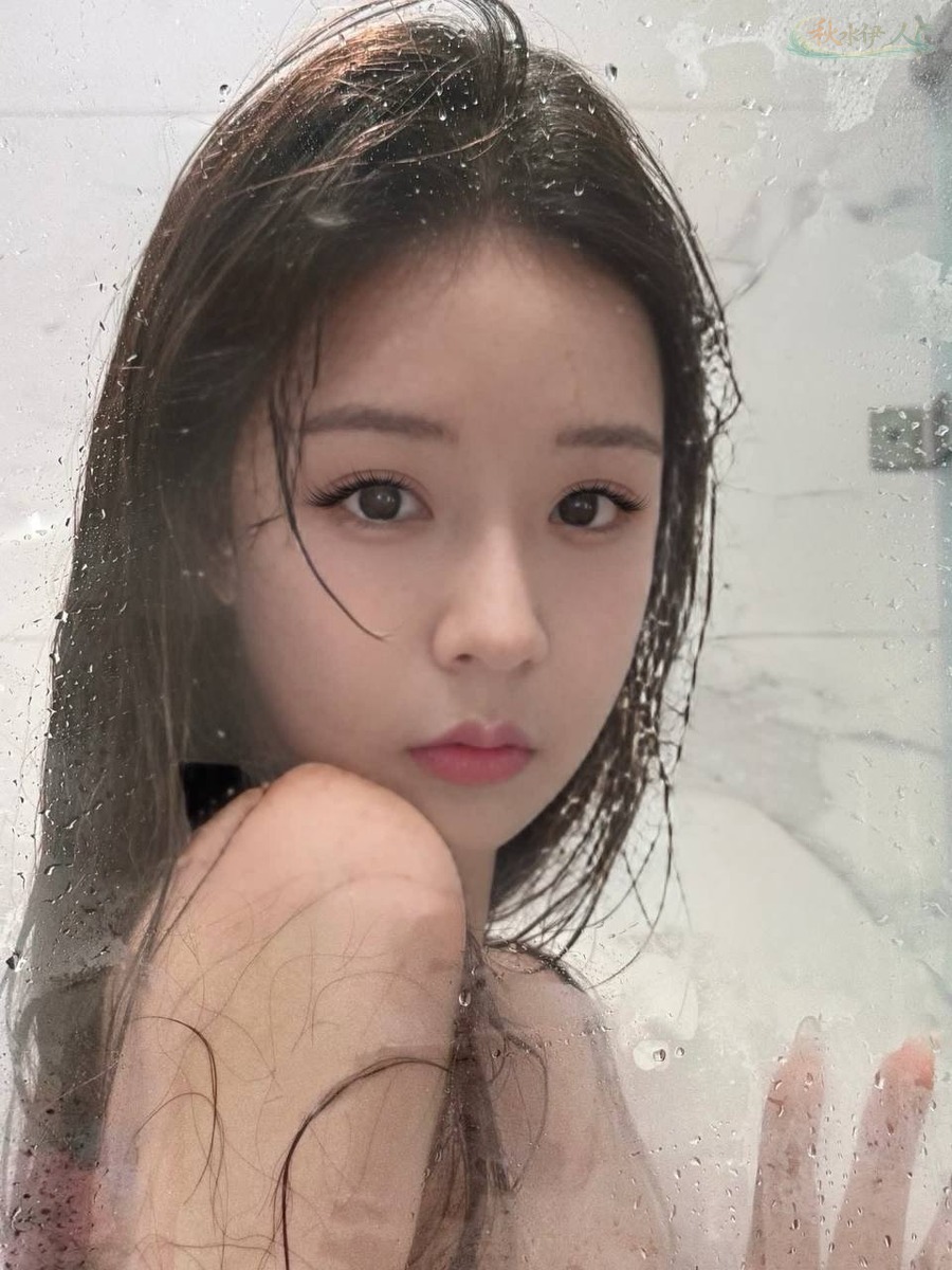 深圳雪白嫩模一字马写真5