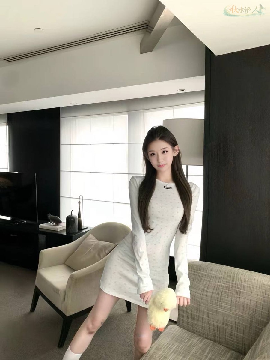 深圳21岁模特五官精致36D写真4