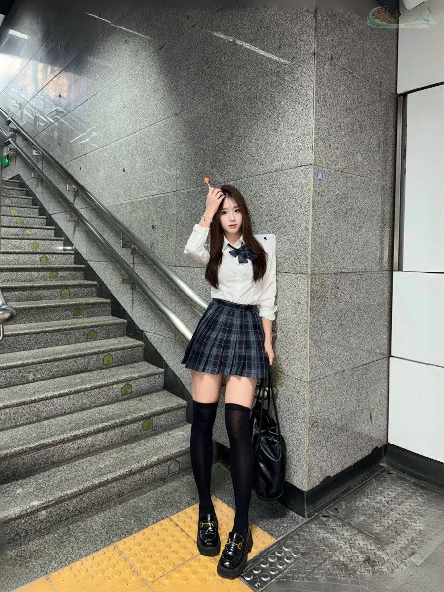 北京模特少女感穿搭JK制服侧面