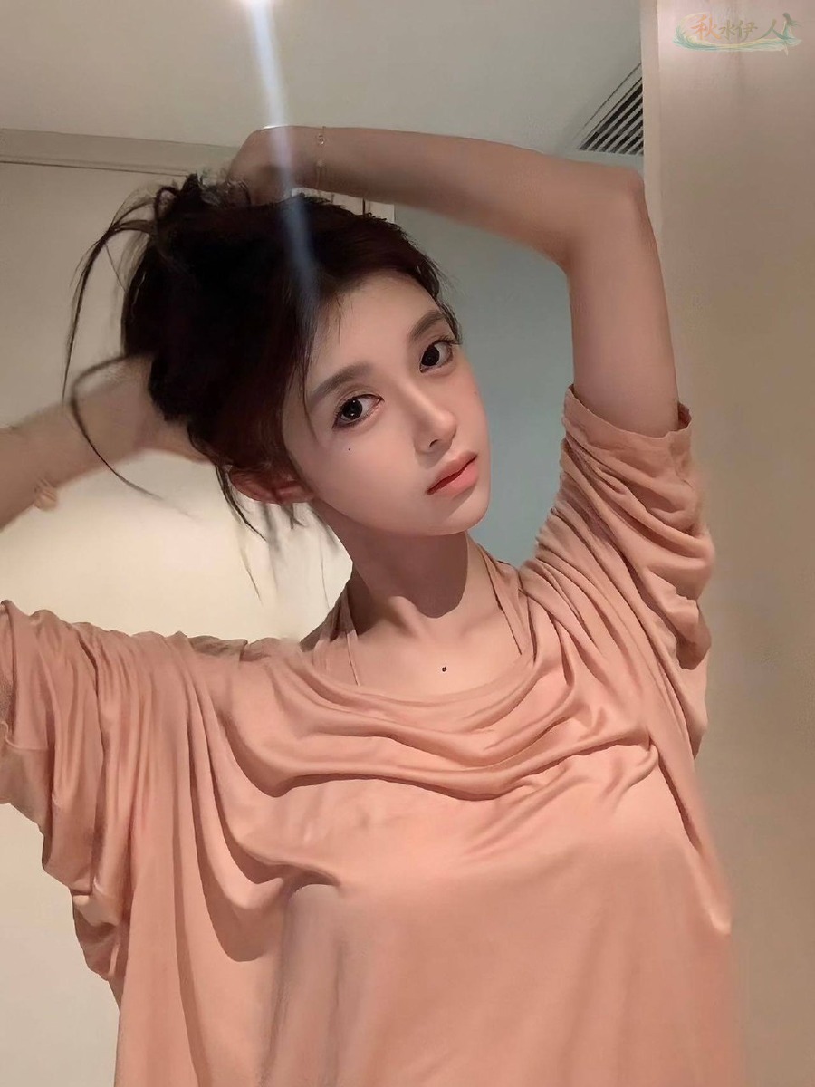 上海混血风模特纯欲风格