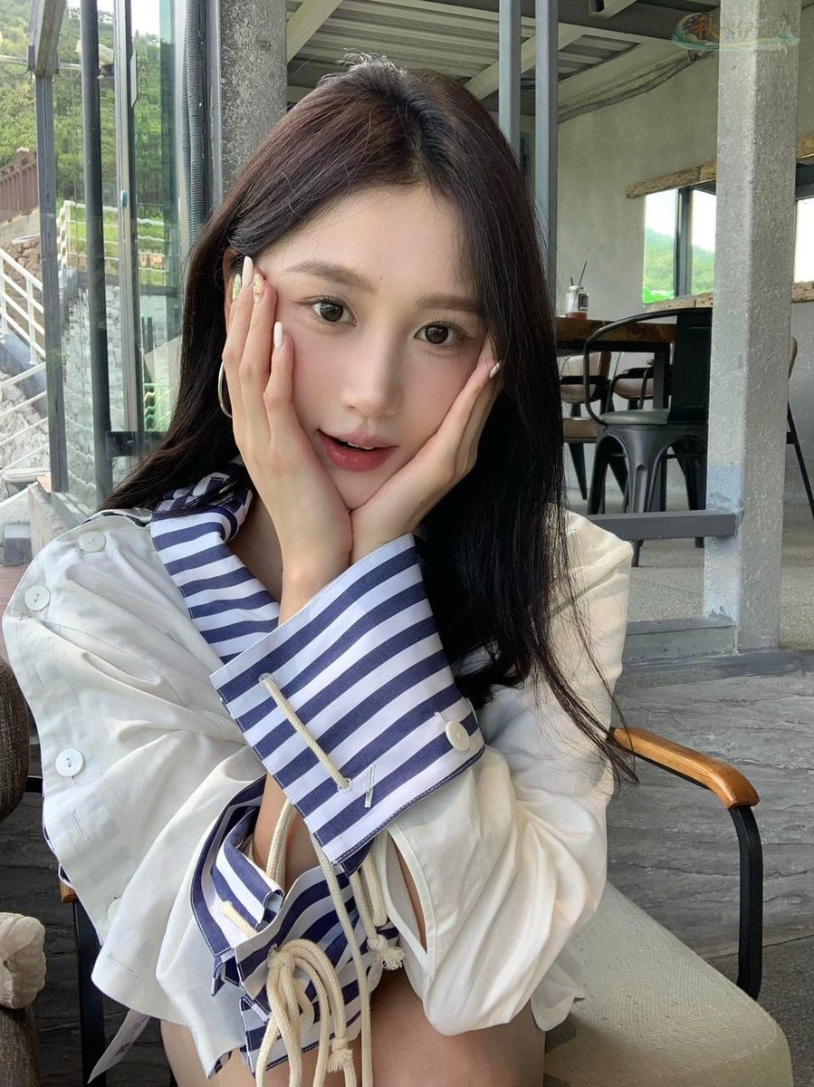 上海纯天然模特甜美微笑
