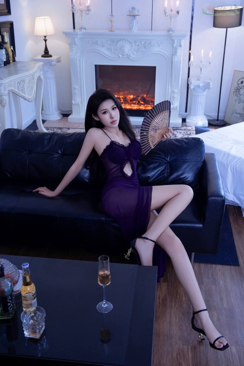 上海高挑模特筷子腿全身照
