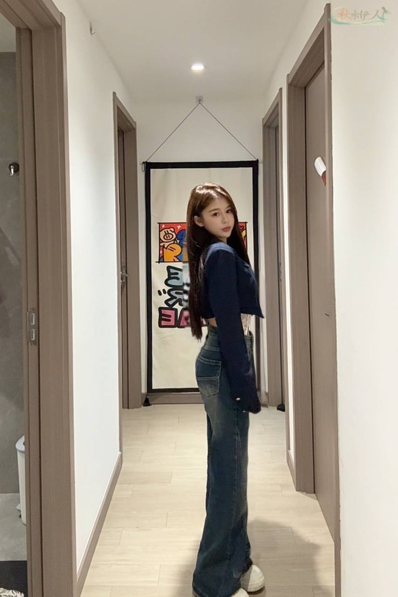 广州36E身材气质少女写真