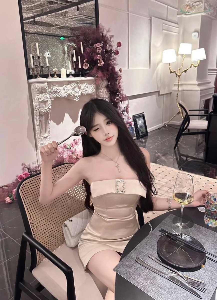 广州D罩杯模特修身展示