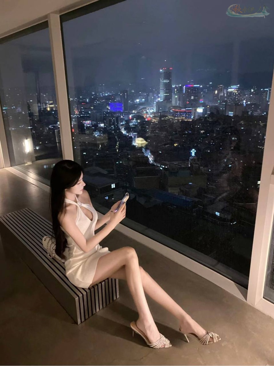 广州皮肤白皙模特甜美笑容