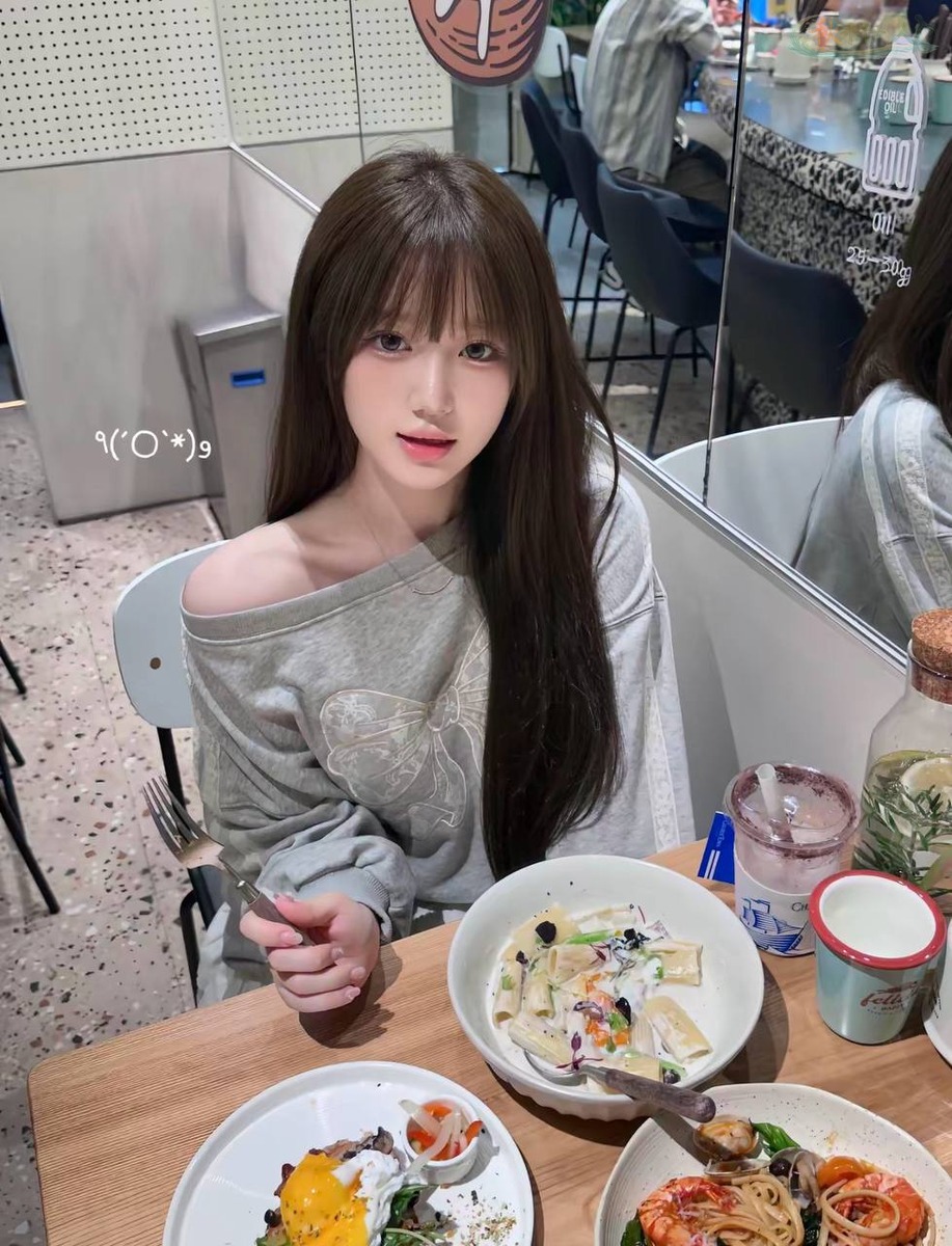 广州清纯学生模特雪肌写真