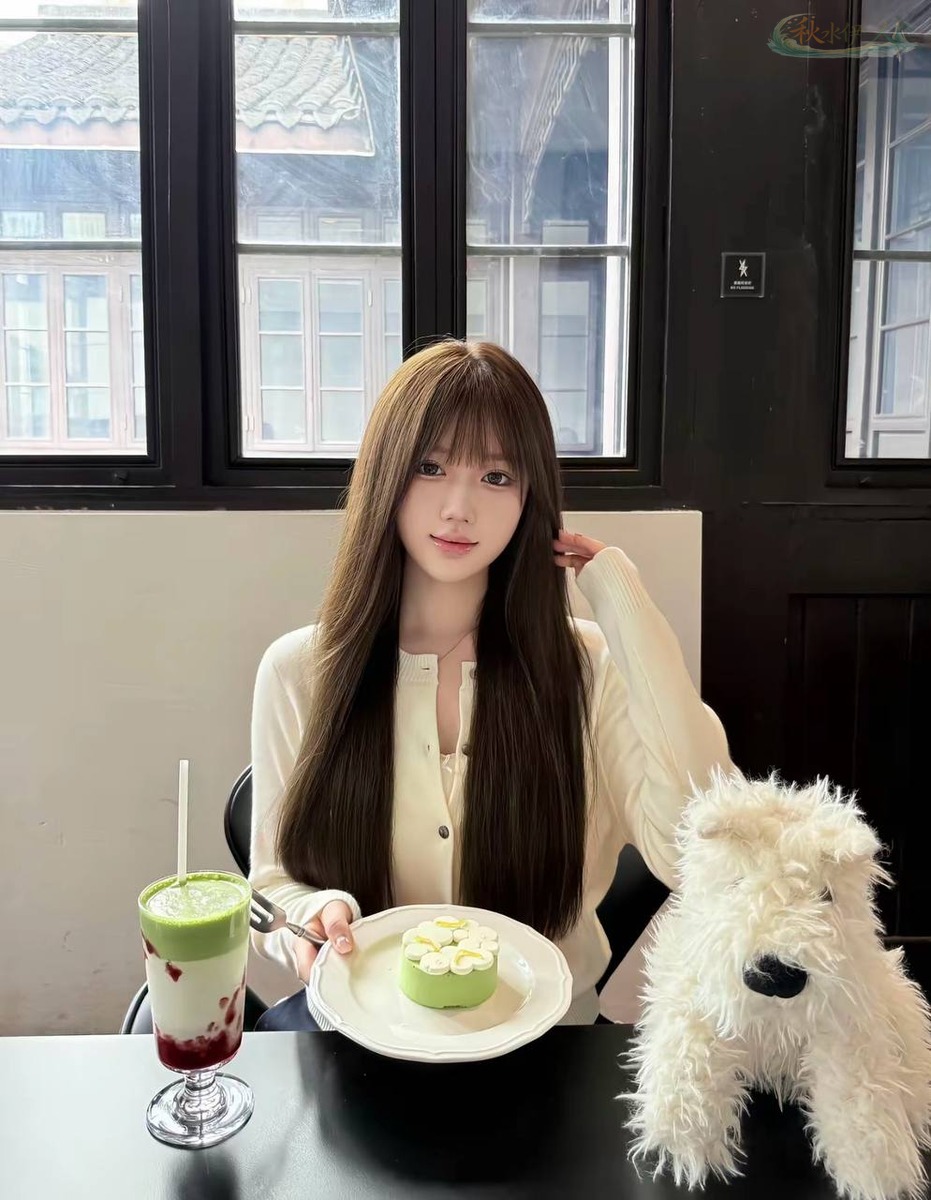 广州04年模特少女感街拍