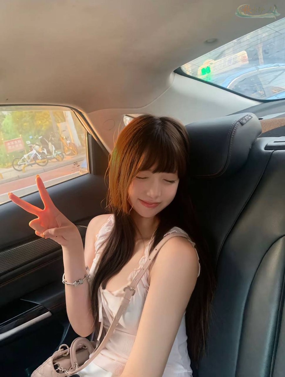 广州曲线女大学生模特生活照