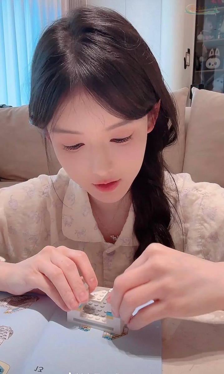 上海白皙皮肤女模写真