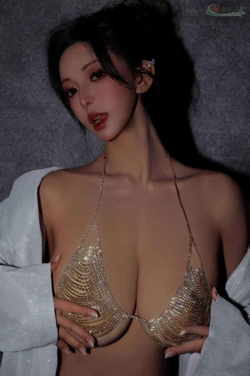 上海御姐运动风马甲线写真