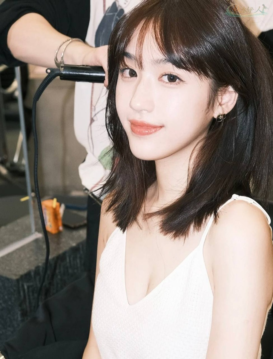 北京签约艺人甜美笑容写真