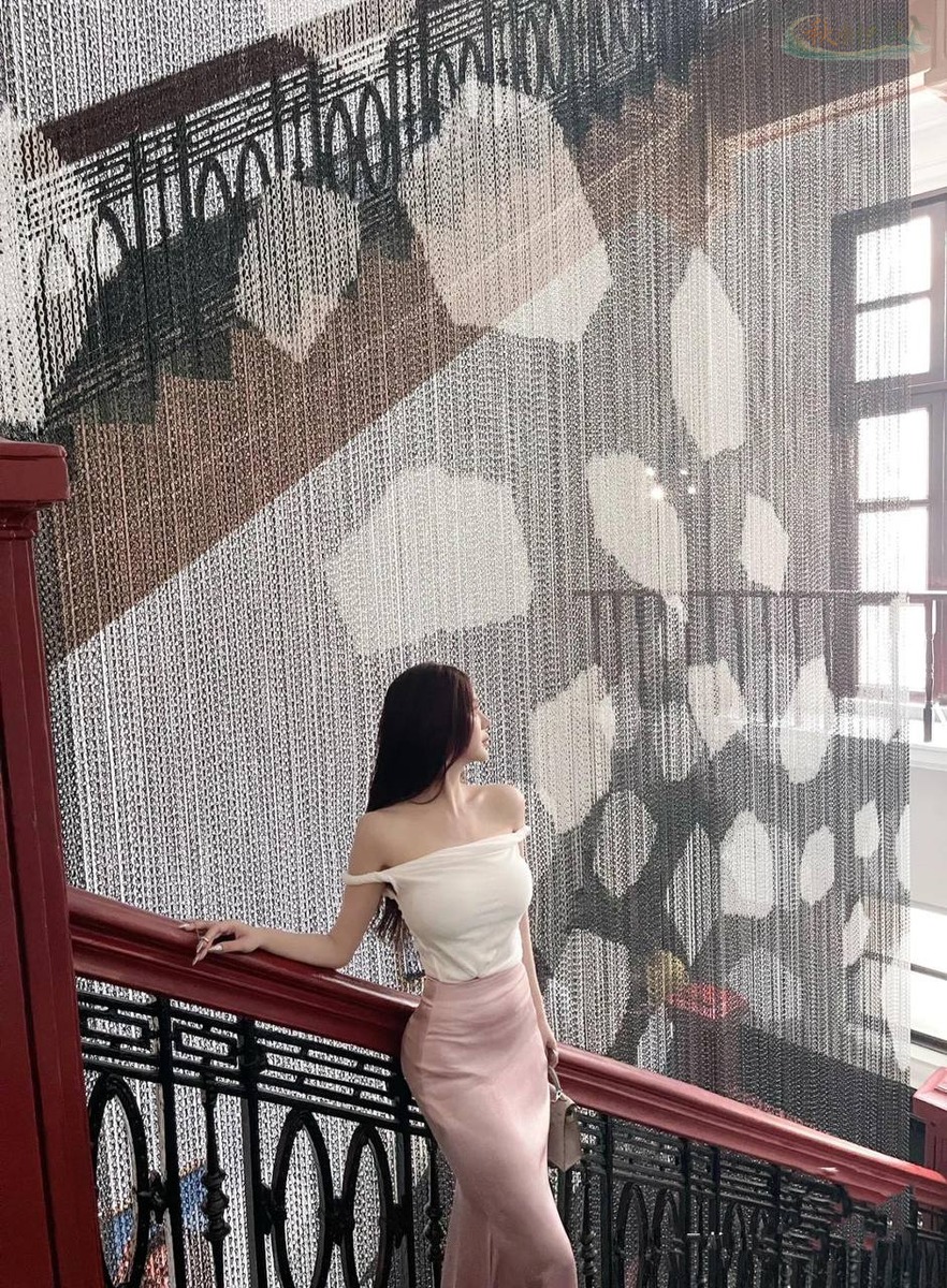 苏州高挑御姐纯欲风格写真