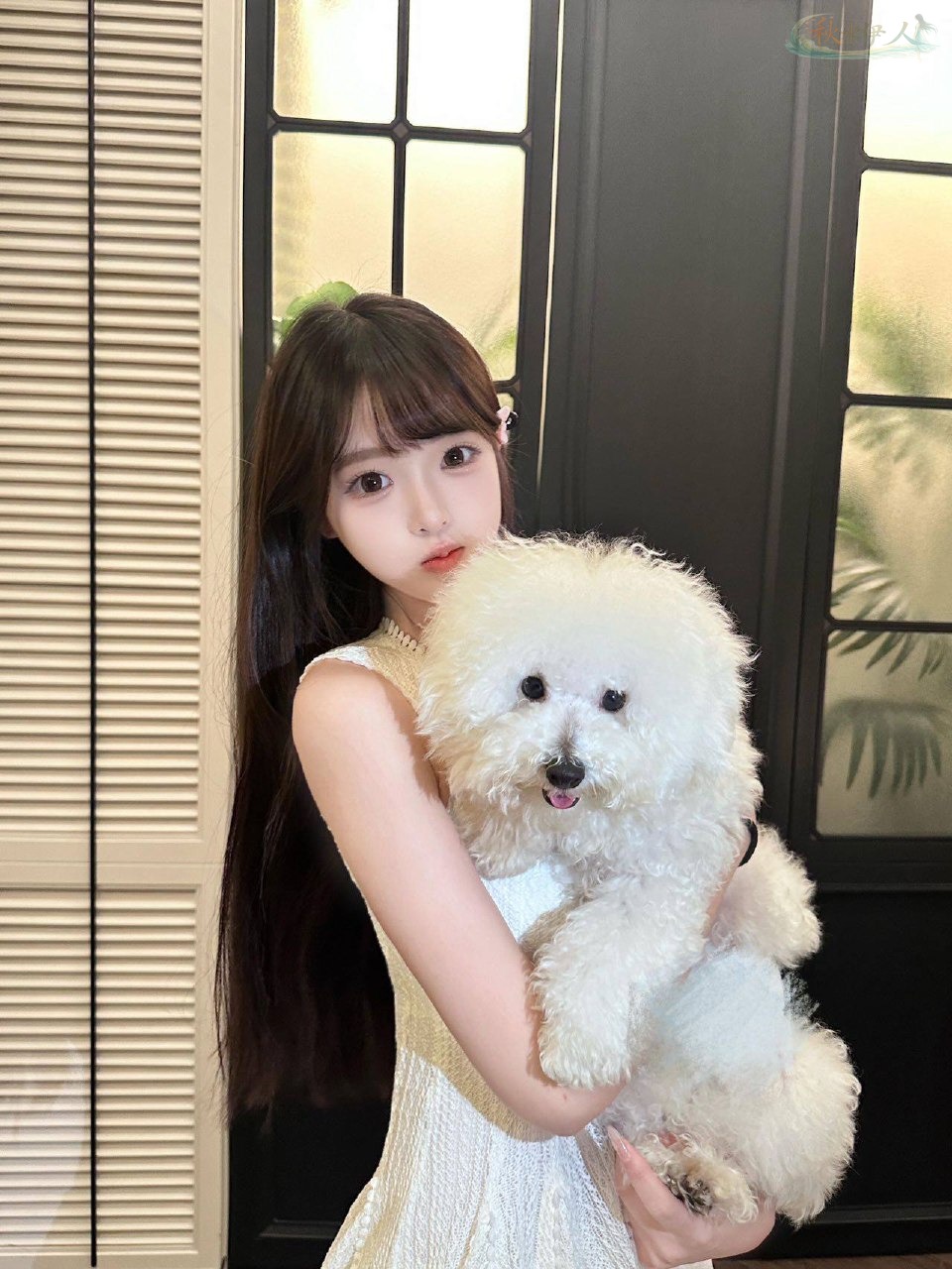 上海模特幼恩冷白皮校花正面照