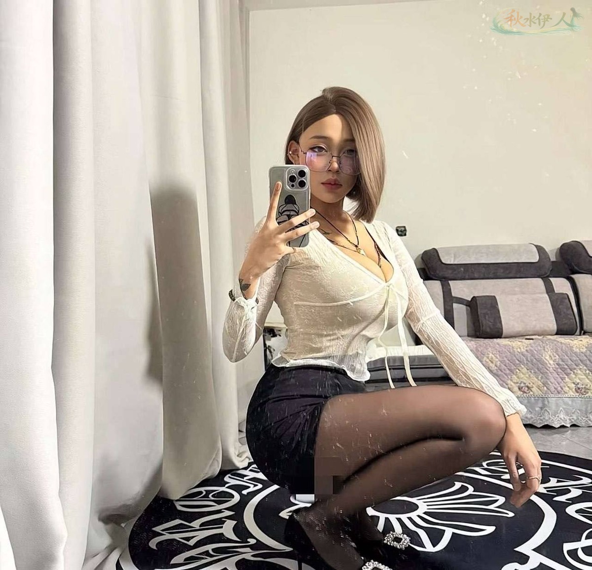 纯欲风格模特小麦色肌肤展示