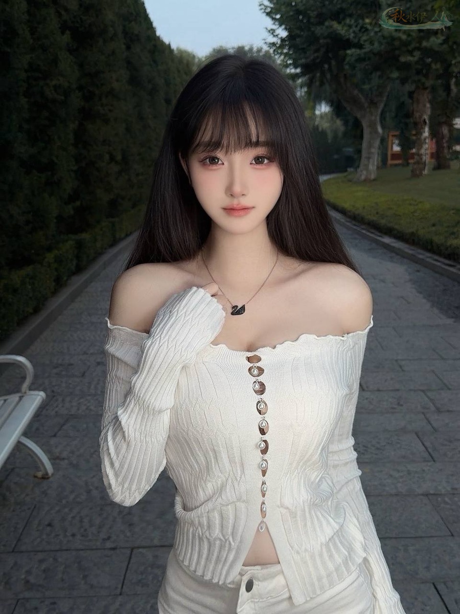 苏州清纯少女C罩杯腿长街拍