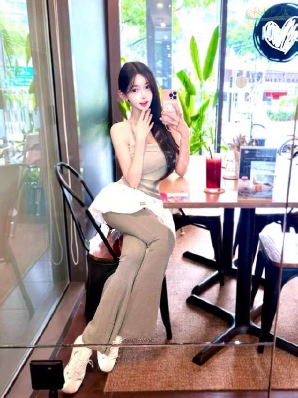 南京模特 侧脸 幼态感 光影写真