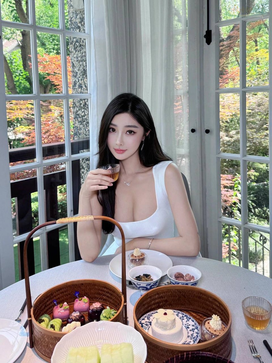 合肥声音甜美模特黑丝造型