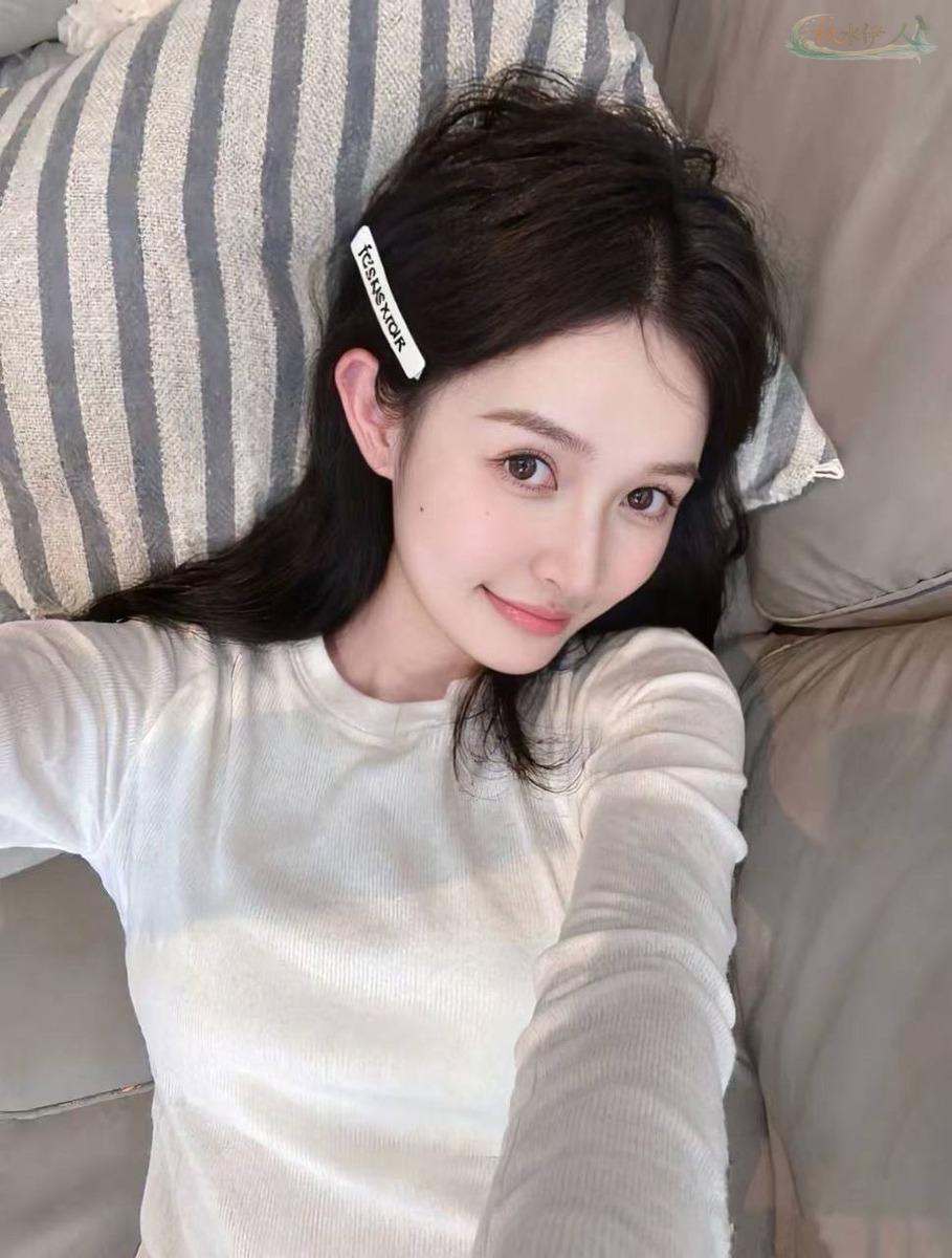 武汉艺术系女生翘臀侧面照