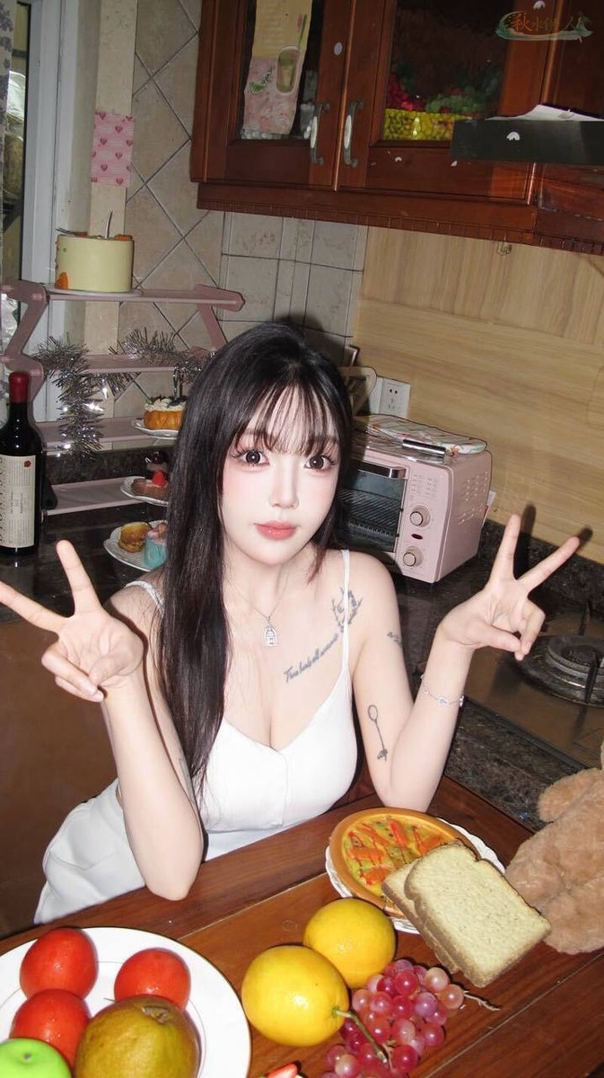 武汉36G大胸模特写真
