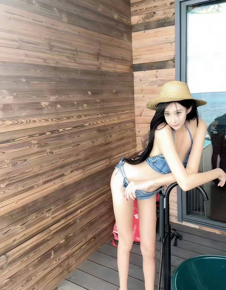 厦门冷白皮长腿女模