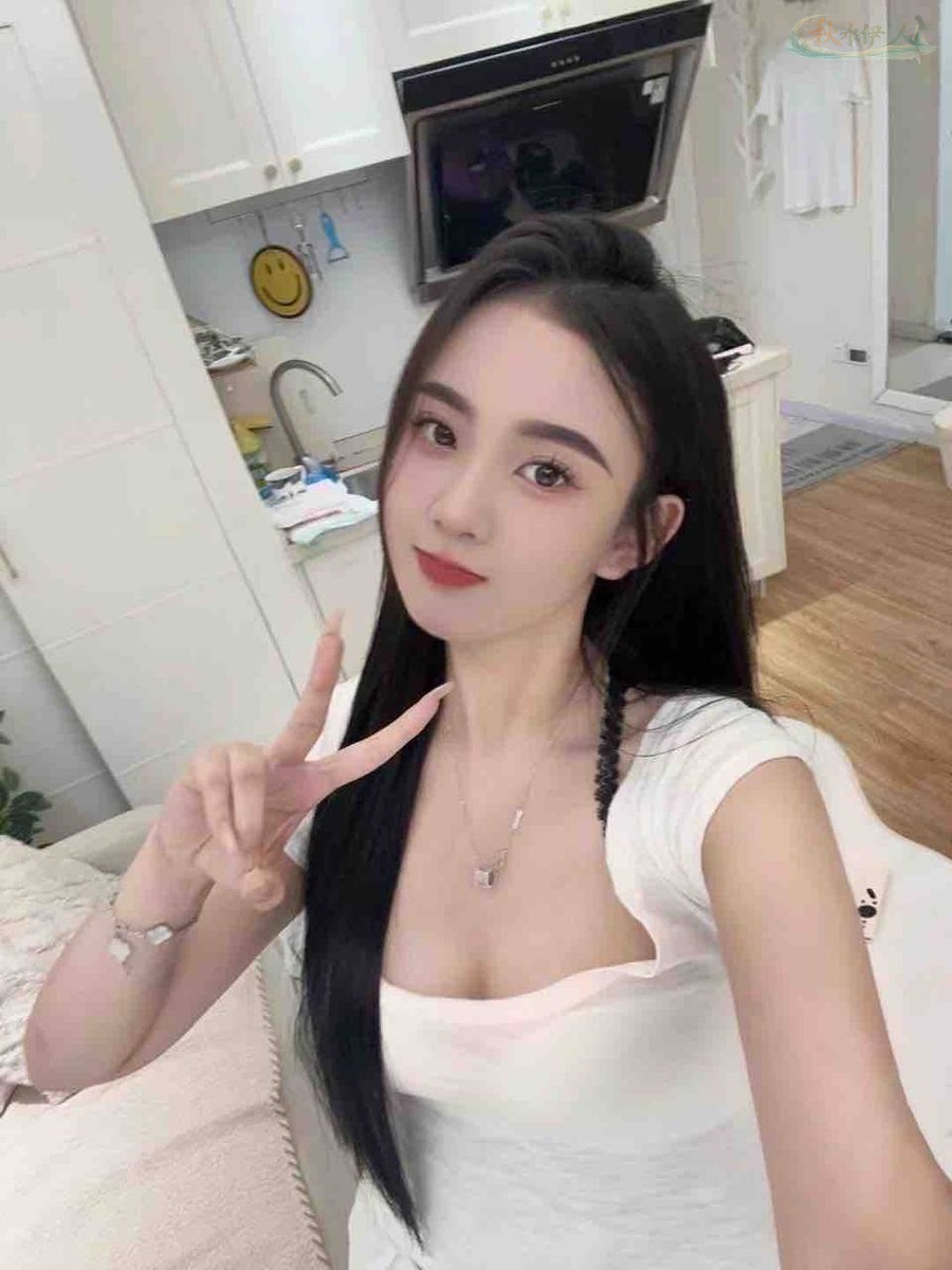 珠海38C身材模特白嫩皮肤