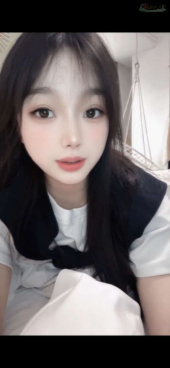 昆明纯欲风女模桃花眸特写照片