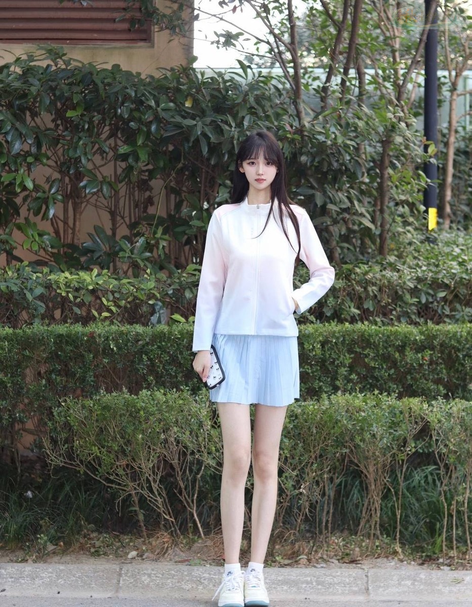北京裸足178气质女神白嫩肌肤