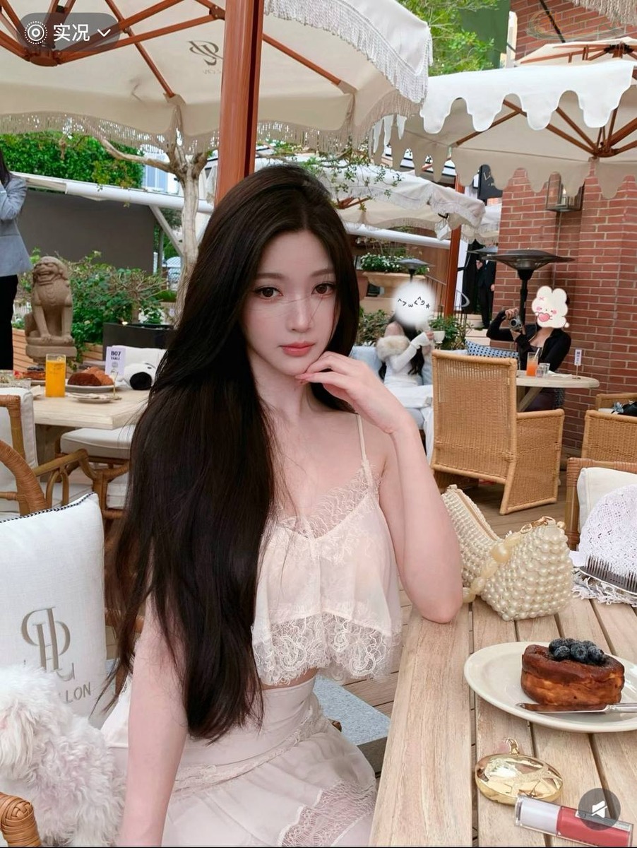 大连174E高挑甜美模特近照