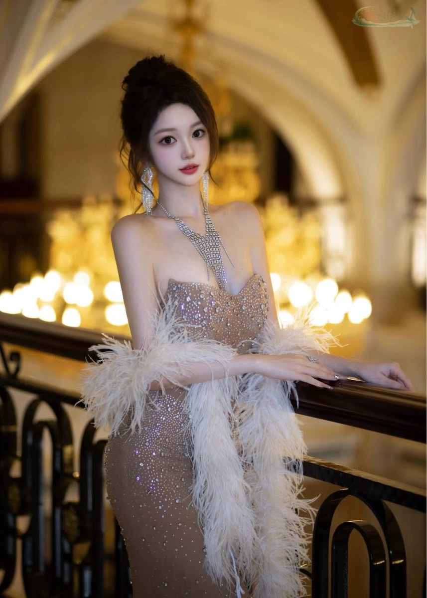 大连纯欲风格模特A4腰展示