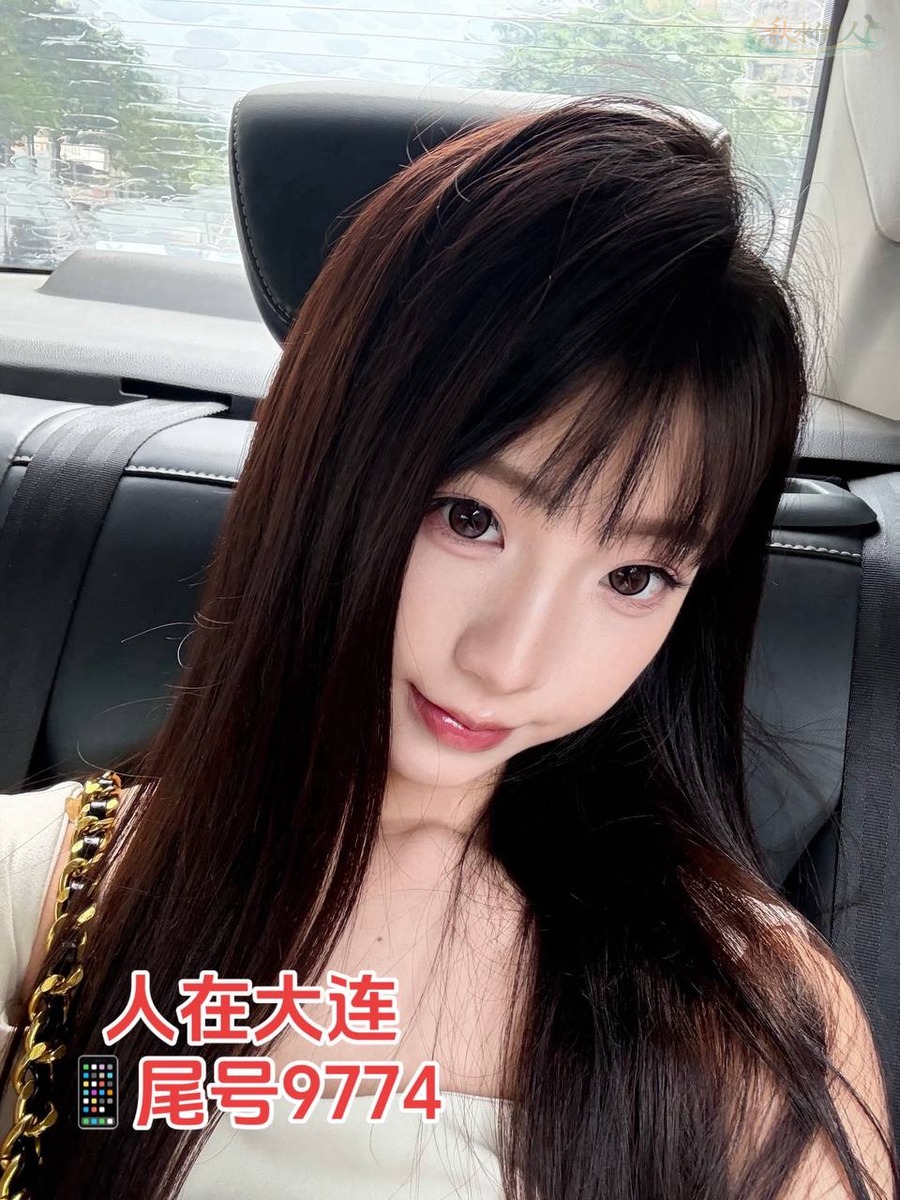大连气质模特纤细身材与A4腰