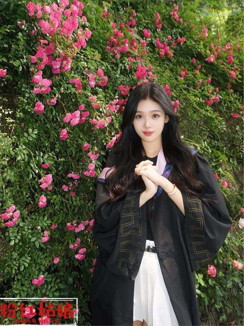 太原甜美模特黑丝搭配
