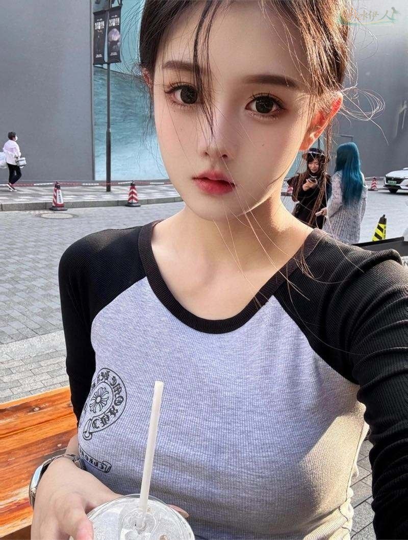 三亚清纯模特室内写真
