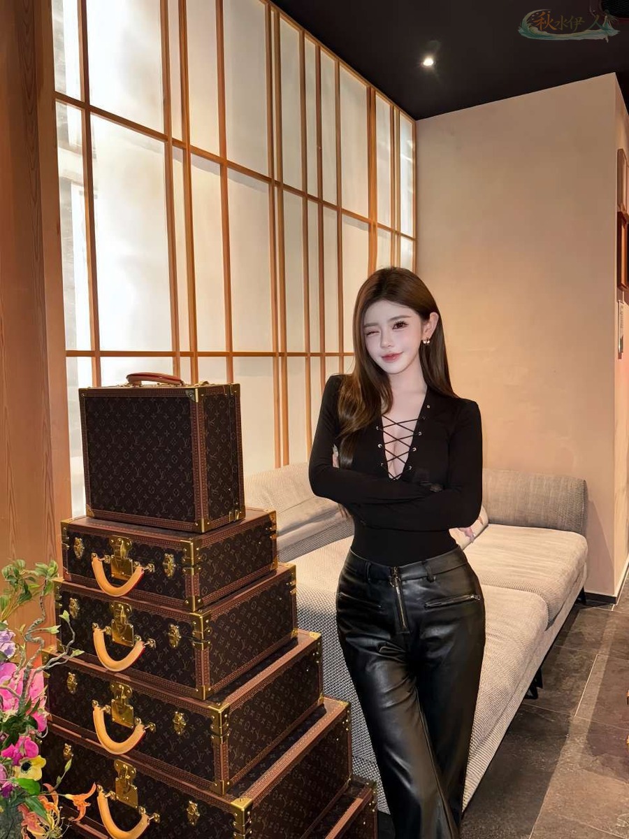 三亚E罩杯天然脸高挑模特写真