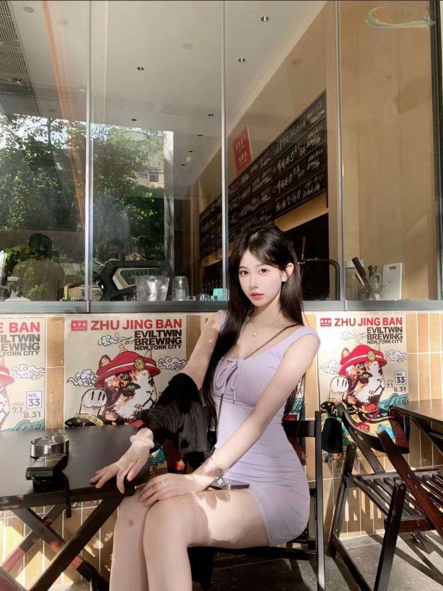 三亚纯欲风白皙模特