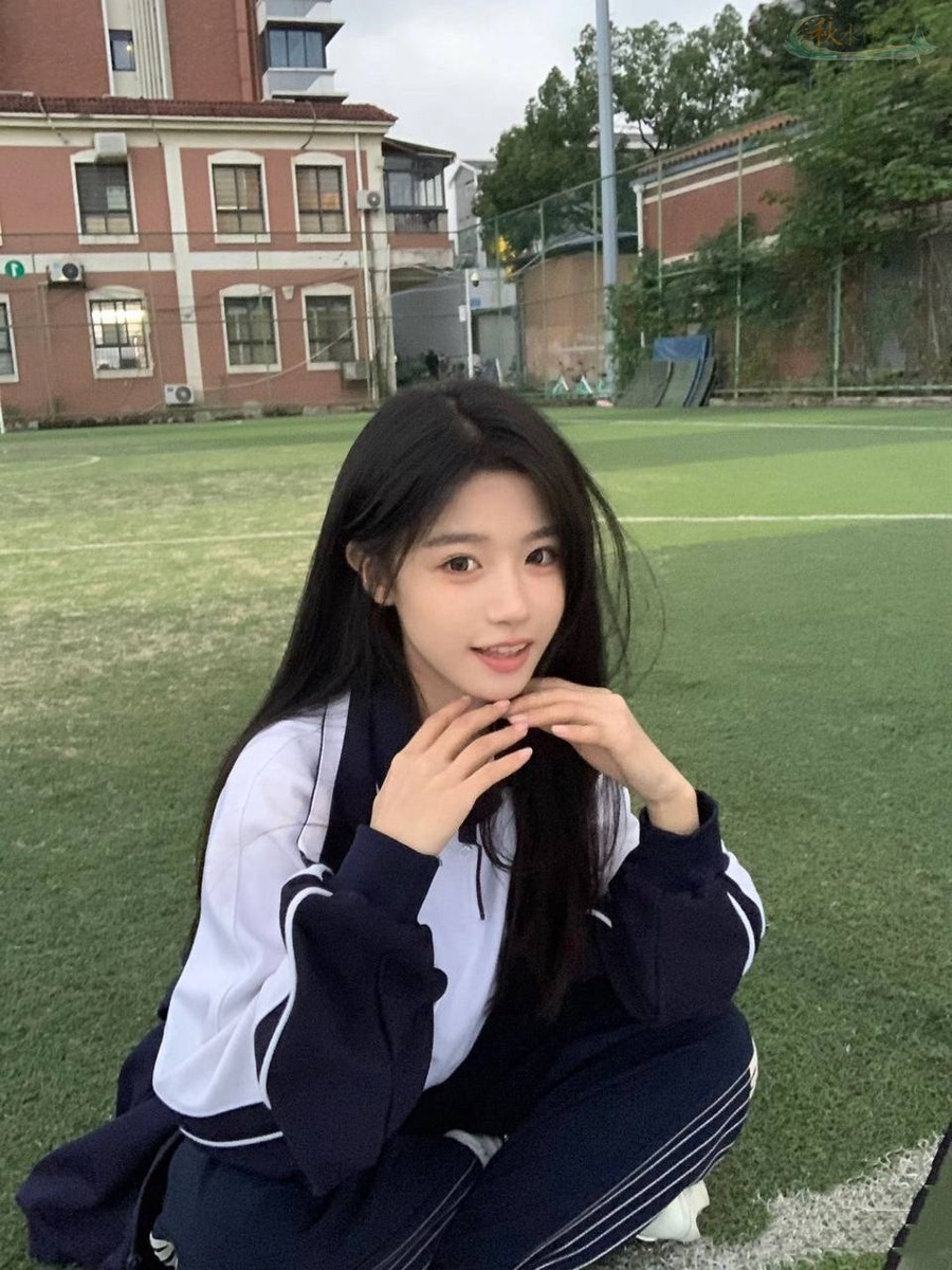 成都07纯新甜美模特街拍气质表现