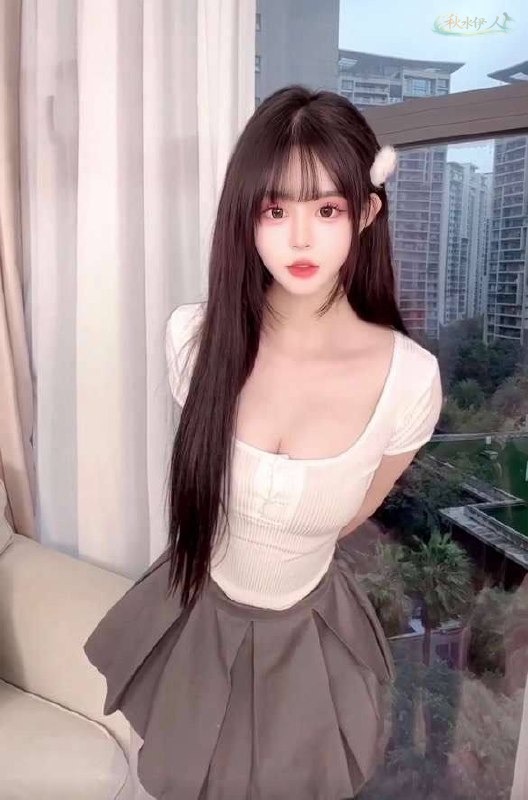 成都气质女模172cm体重45kg室内写真