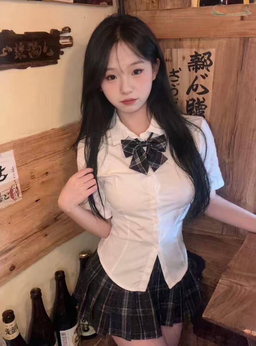 成都纤细模特妈生脸近照