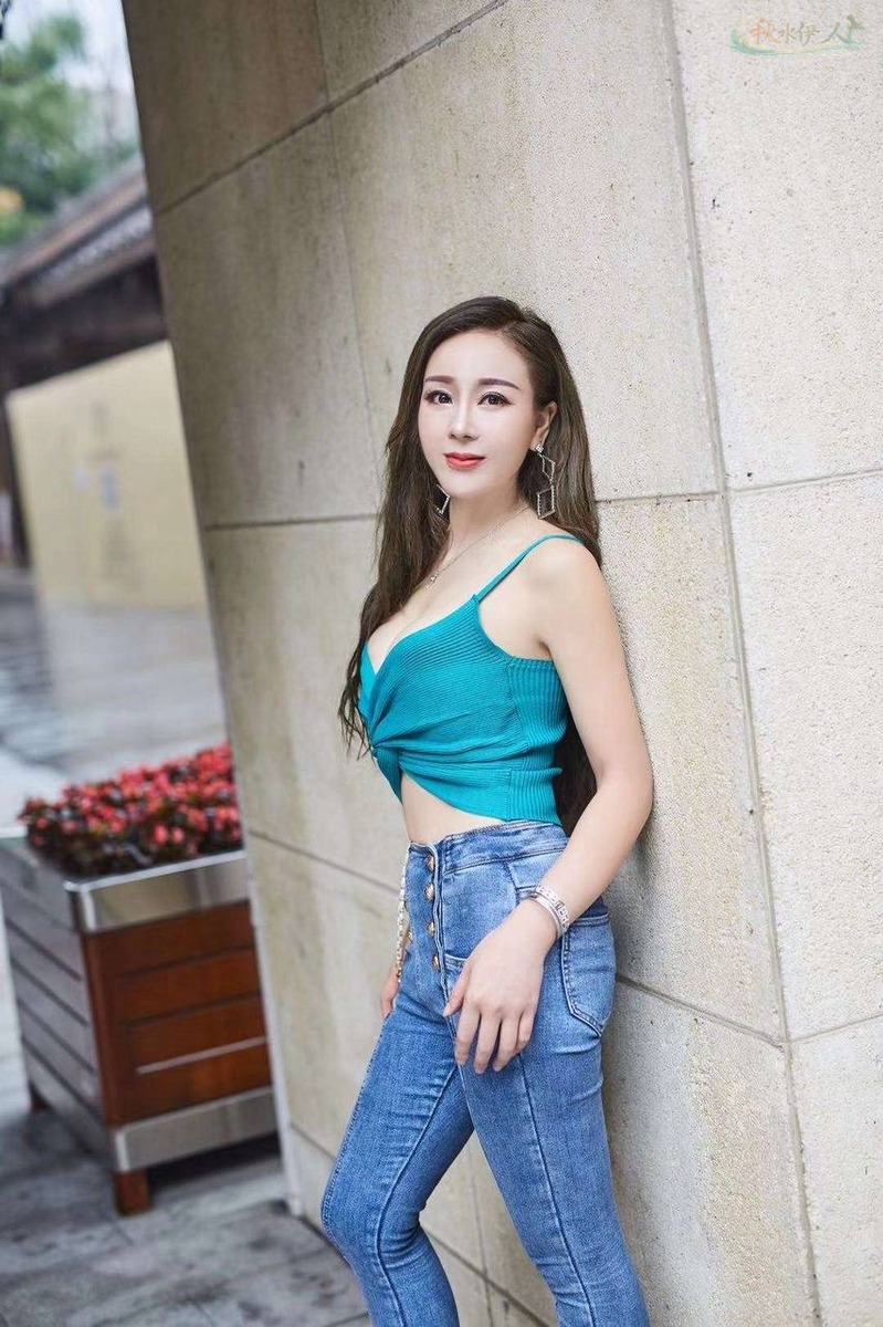 成都模特天然D杯写真大片