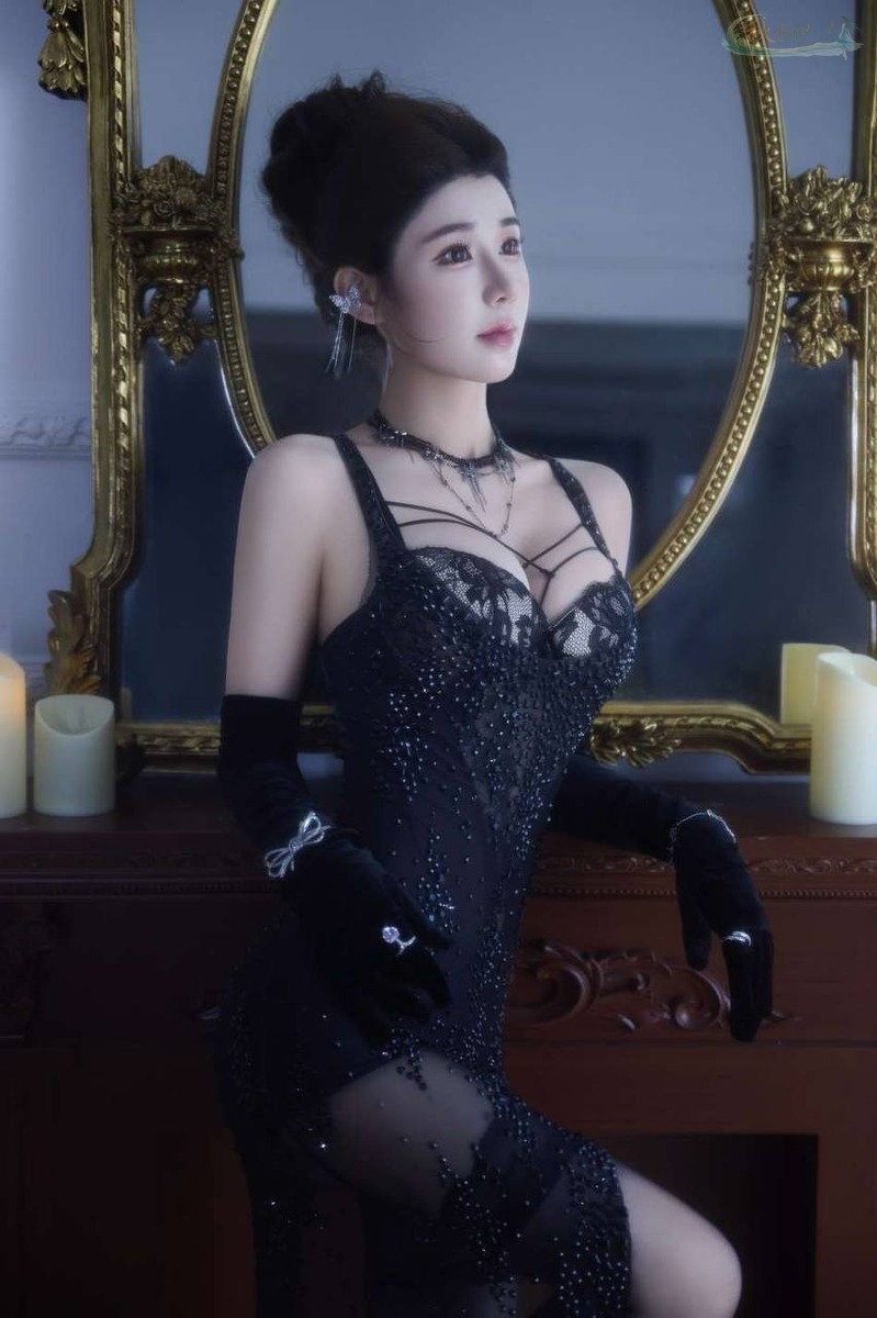 上海御姐长发白肤性感写真