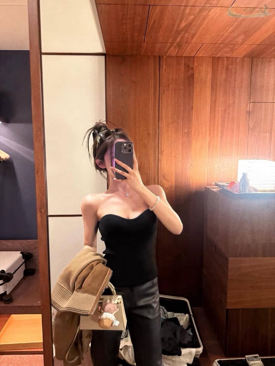上海可盐可甜模特洋气白瘦写真