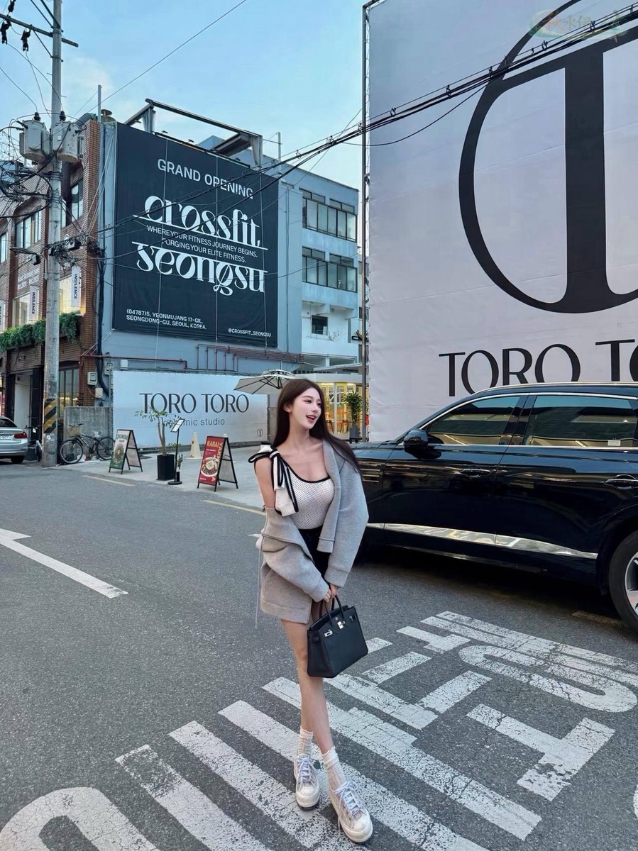 上海温柔体贴模特自然光线拍摄
