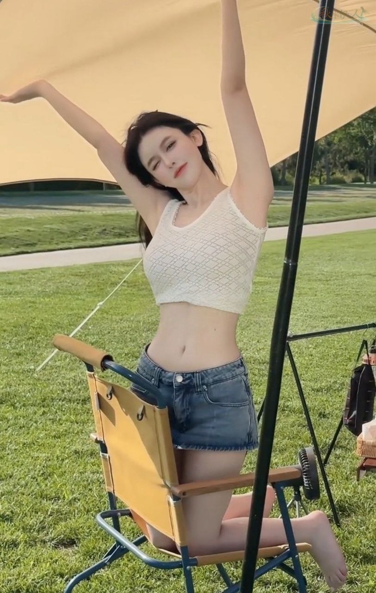 上海甜美播音主持专业模特翘臀