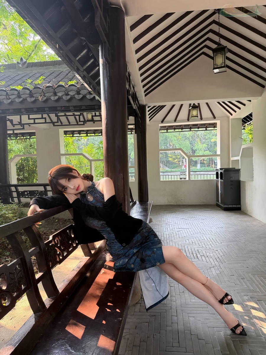上海清纯甜妹Coser写真1