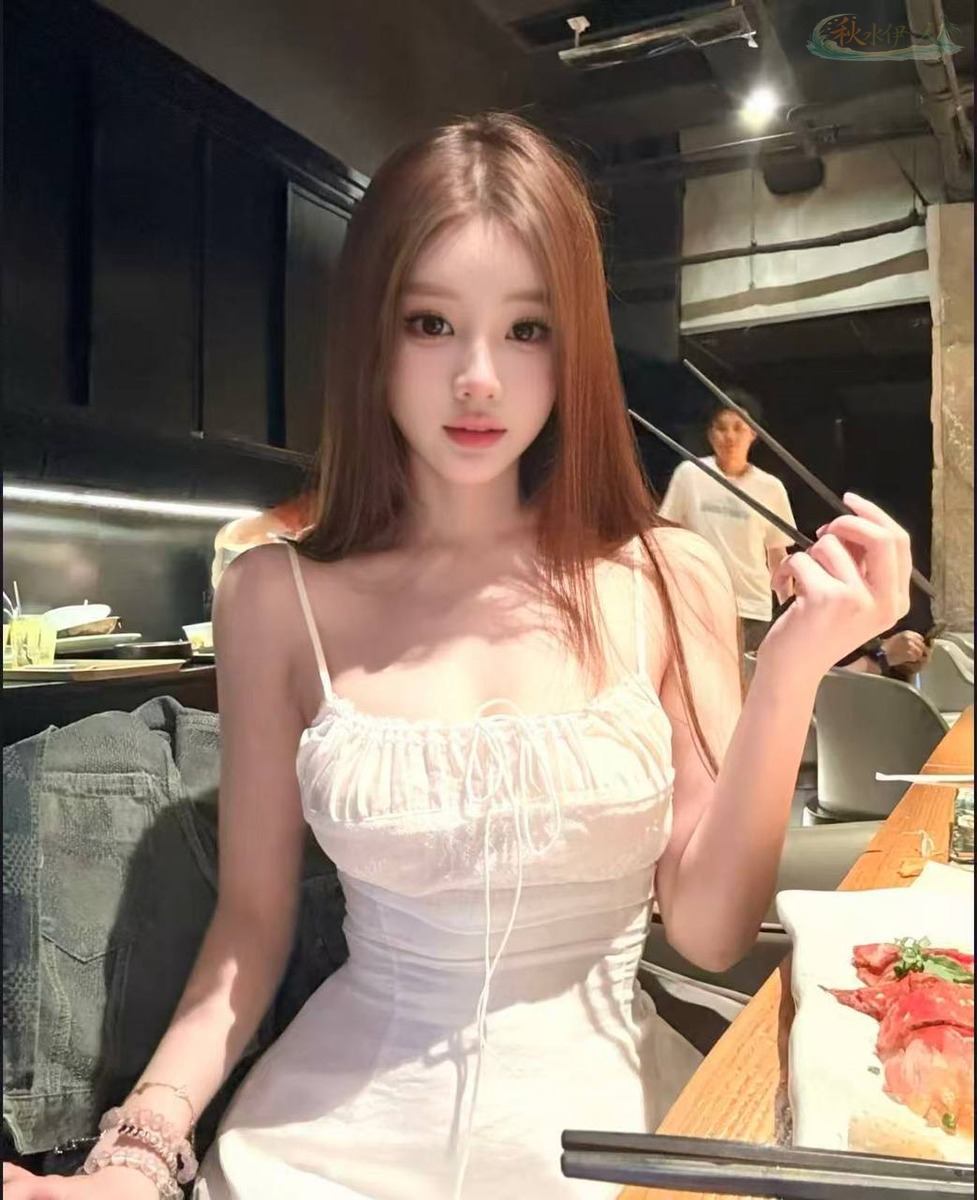 上海前凸后翘模特侧身展示
