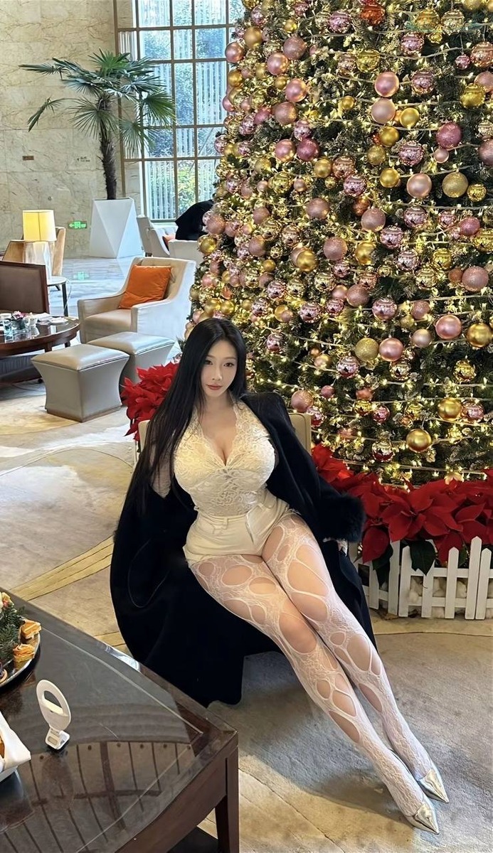 北京丰腴模特自信姿态