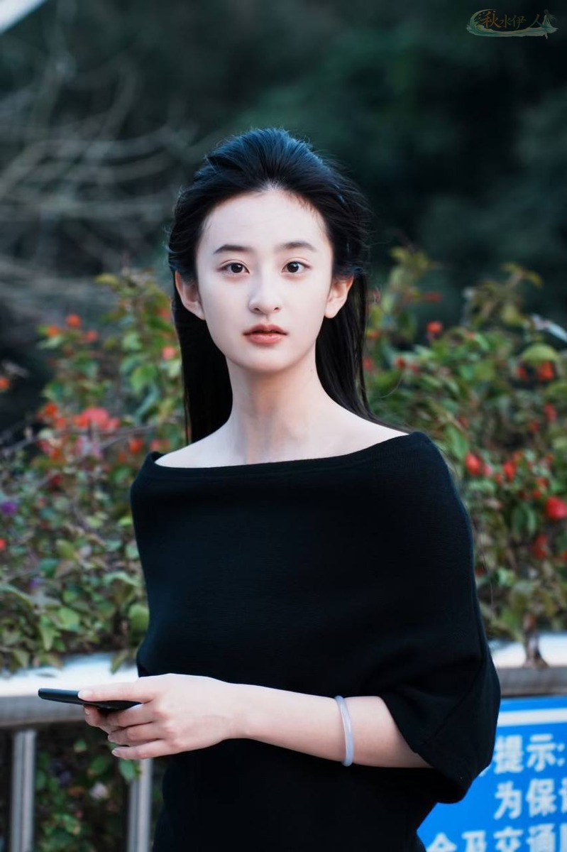 北京清冷系表演系女生一字马写真