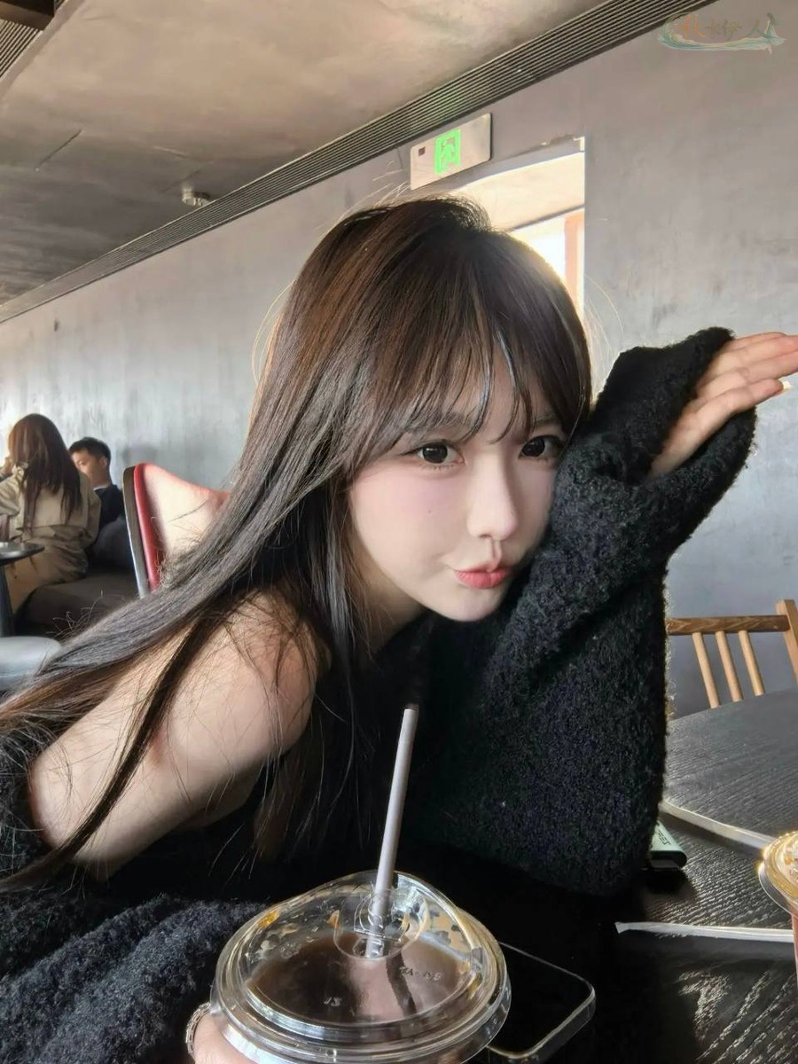 上海纯欲模特168cm C杯白嫩写真1