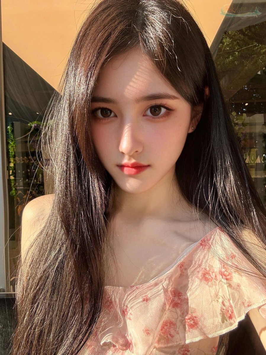 上海172cm女模身材纤细正面