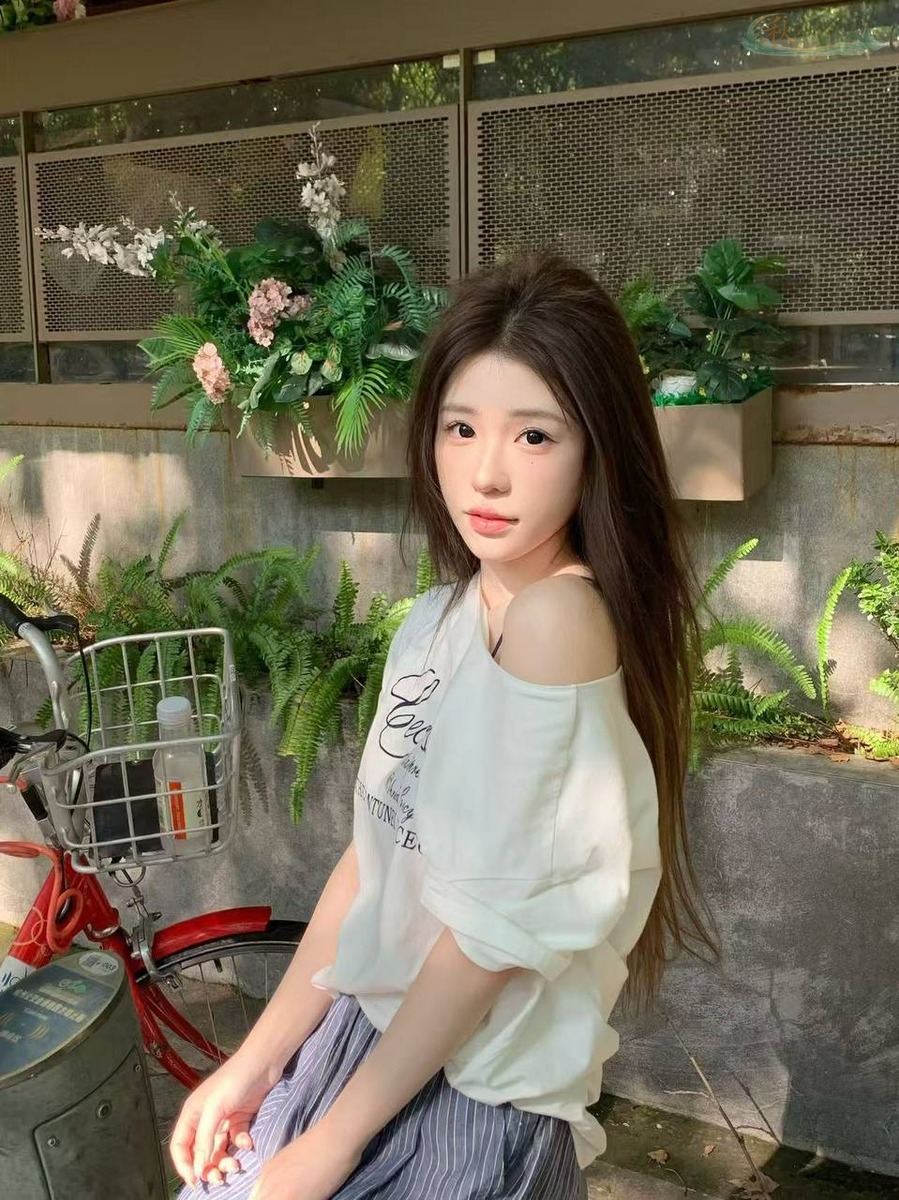 广州纯御模特梅梅全身白色系写真
